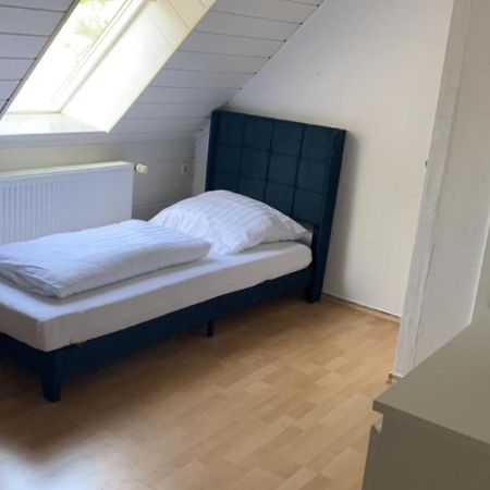 Zimmer In Wohnung Monteure Apartment Kuche Modern Enger Exteriör bild