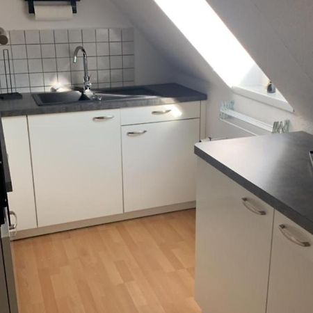 Zimmer In Wohnung Monteure Apartment Kuche Modern Enger Exteriör bild
