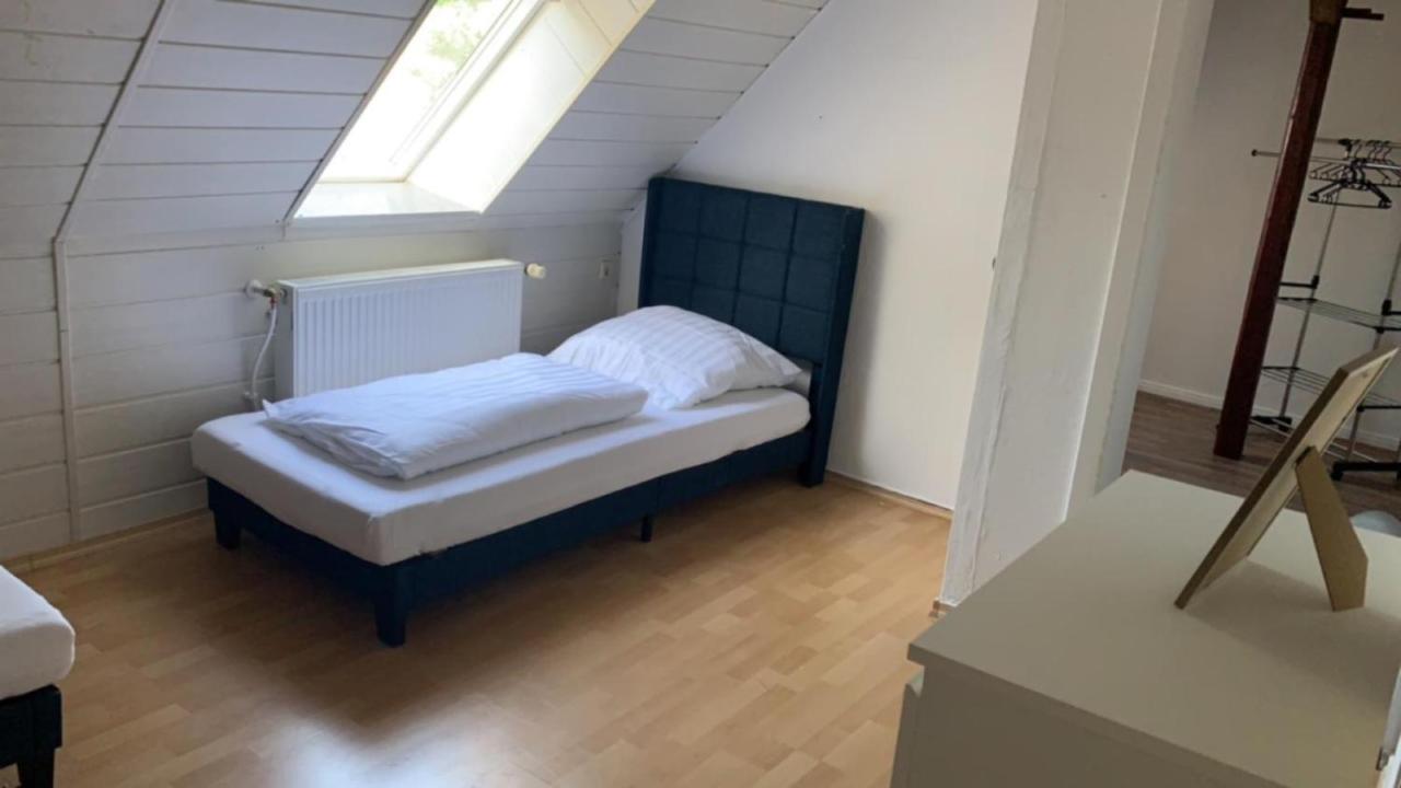Zimmer In Wohnung Monteure Apartment Kuche Modern Enger Exteriör bild