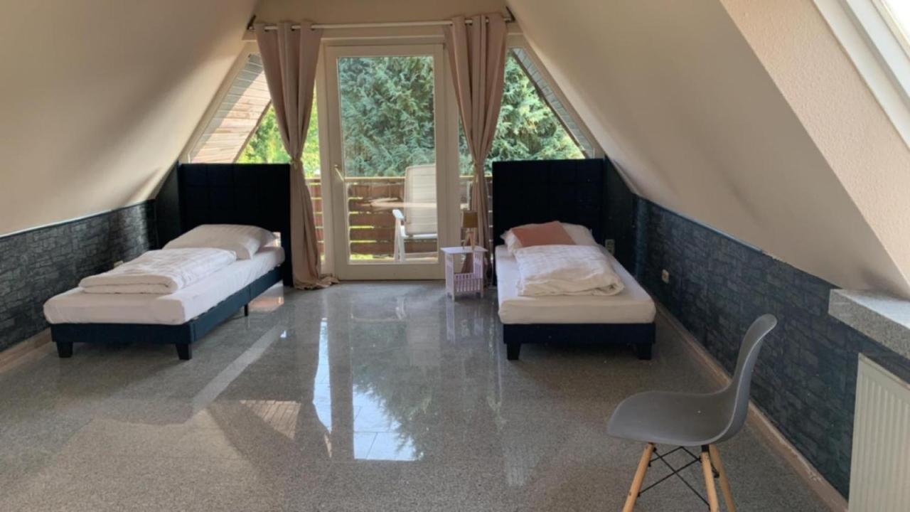 Zimmer In Wohnung Monteure Apartment Kuche Modern Enger Exteriör bild
